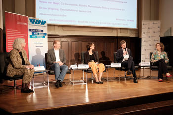 Panel 1: Dr. Jan Wöpking, Prof. Dr. Britta Freitag-Hild, Verena von Hugo, Ferdinand Stipberger